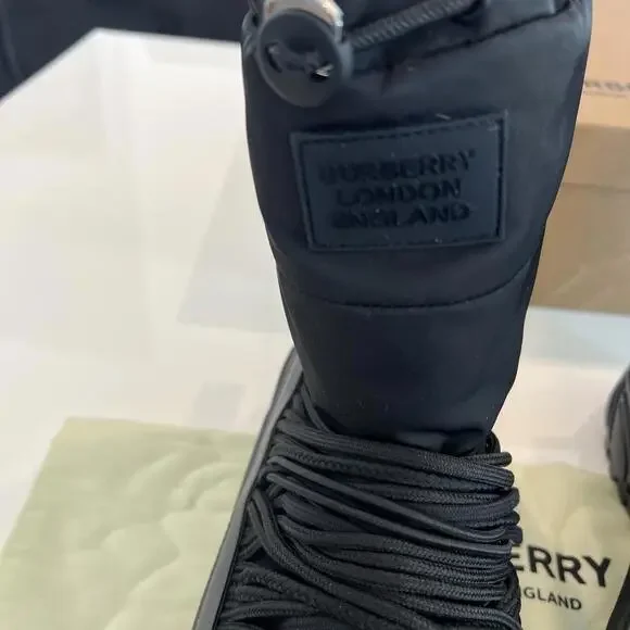 $1190 Burberry Men's Black Arthur Puffy Winter ❄️ Boots - EU44/US11